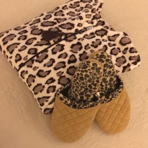 LOUNGE BUNDLE...Leopard print robe and slippers